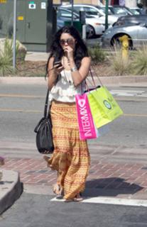 Vanessa Hudgens feet photo thumbnail
