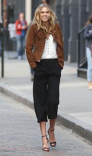 Karlie Kloss feet photo thumbnail