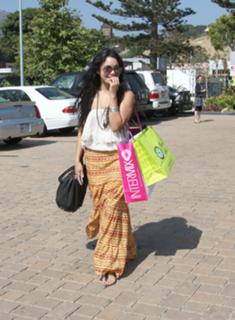 Vanessa Hudgens feet photo thumbnail