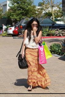 Vanessa Hudgens feet photo thumbnail