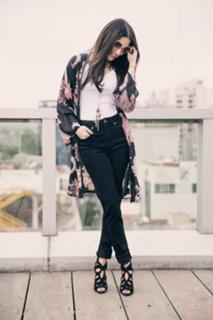 Laura González feet photo thumbnail