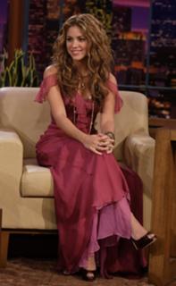 Shakira feet photo thumbnail