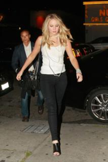 Jennifer Lawrence feet photo thumbnail