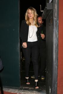 Jennifer Lawrence feet photo thumbnail