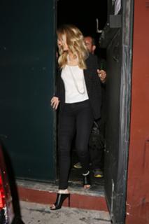 Jennifer Lawrence feet photo thumbnail