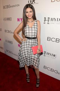Victoria Justice feet photo thumbnail