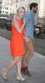Jennie Garth feet photo thumbnail
