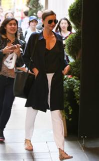 Miranda Kerr feet photo thumbnail