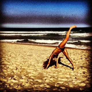 Juliana Paiva feet photo thumbnail