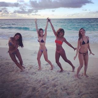 Juliana Paiva feet photo thumbnail