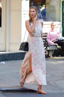 Karlie Kloss feet photo thumbnail