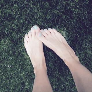Sarah Michelle Gellar feet photo thumbnail