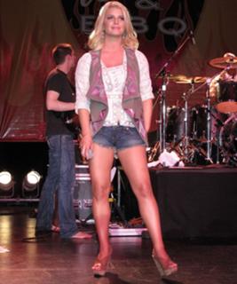 Jessica Simpson feet photo thumbnail