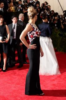 Jennifer Lawrence feet photo thumbnail