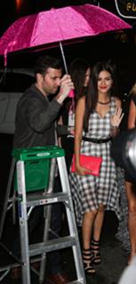 Victoria Justice feet photo thumbnail