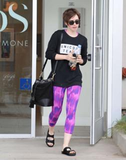 Lily Collins feet photo thumbnail