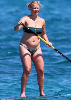 Amy Schumer feet photo thumbnail