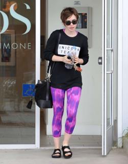 Lily Collins feet photo thumbnail