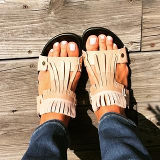 Mariska Hargitay feet photo thumbnail