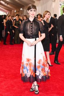 Lily Collins feet photo thumbnail