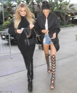 Kendall Jenner feet photo thumbnail