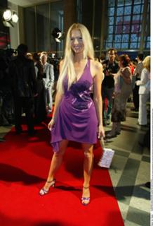 Sonya Kraus feet photo thumbnail
