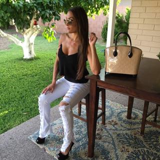 Nikki Garcia feet photo thumbnail