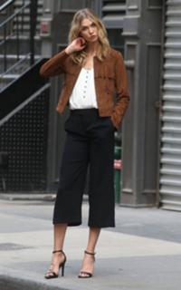 Karlie Kloss feet photo thumbnail
