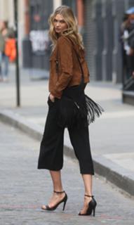 Karlie Kloss feet photo thumbnail