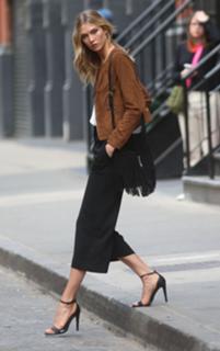 Karlie Kloss feet photo thumbnail