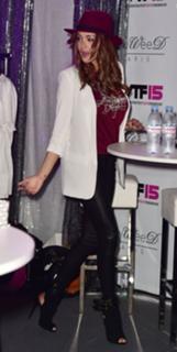 Nabilla Benattia feet photo thumbnail