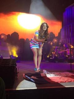 Lana Del Rey feet photo thumbnail