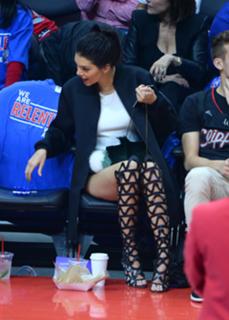 Kendall Jenner feet photo thumbnail