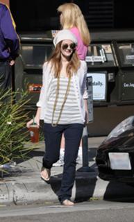 Drew Barrymore feet photo thumbnail