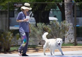 Drew Barrymore feet photo thumbnail