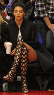 Kendall Jenner feet photo thumbnail