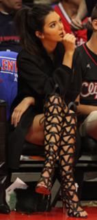 Kendall Jenner feet photo thumbnail