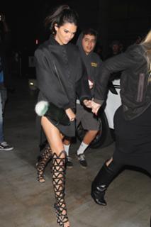 Kendall Jenner feet photo thumbnail