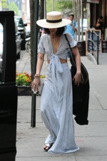 Vanessa Hudgens feet photo thumbnail