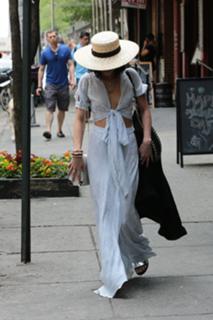 Vanessa Hudgens feet photo thumbnail