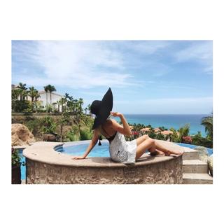 Debby Ryan feet photo thumbnail