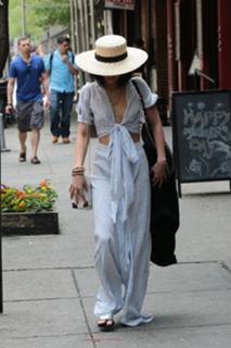Vanessa Hudgens feet photo thumbnail