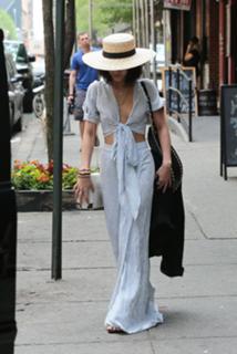 Vanessa Hudgens feet photo thumbnail
