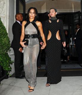 Miley Cyrus feet photo thumbnail
