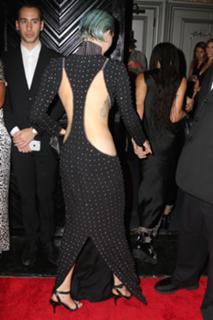 Miley Cyrus feet photo thumbnail