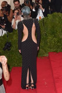 Miley Cyrus feet photo thumbnail