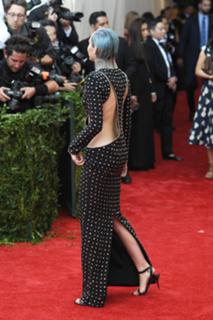 Miley Cyrus feet photo thumbnail
