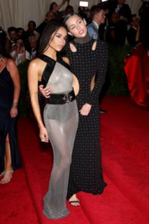 Miley Cyrus feet photo thumbnail
