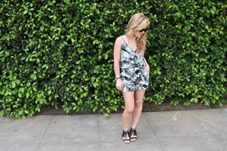 Tara Lipinski feet photo thumbnail