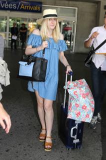 Dakota Fanning feet photo thumbnail